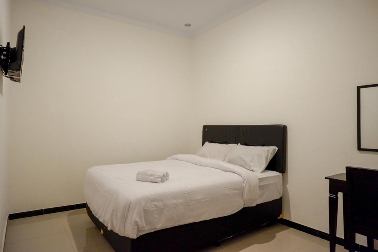 Reddoorz Apartment At Grand Sentraland Karawang Telukjambe Exterior photo